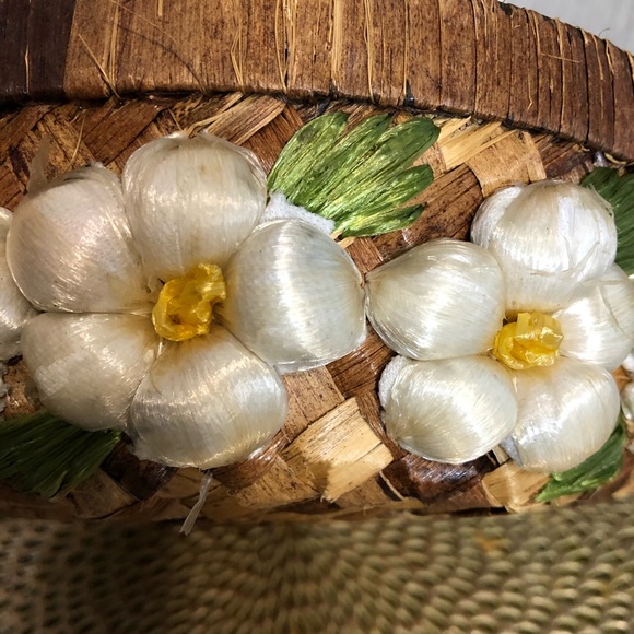 Boho Vintage 70s Flower Wicker Basket - Picture 3 of 4